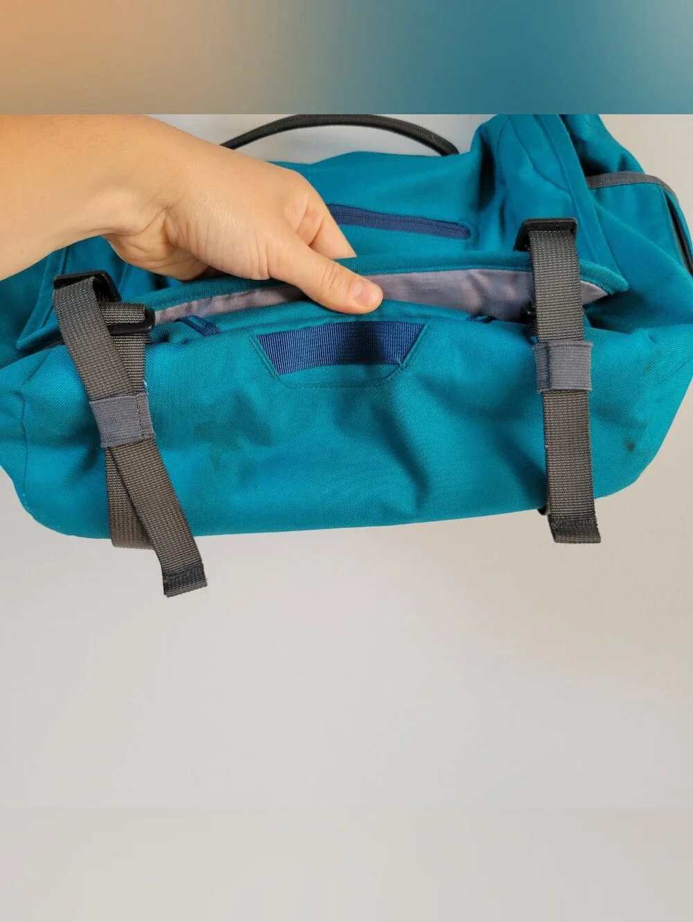 Patagonia Half Mass Messenger Crossbody Bag Unisex OS Travel Hiking Outdoor